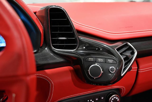 フェラーリ　458スパイダー　ネロデイトナ　赤内装 イメージ15