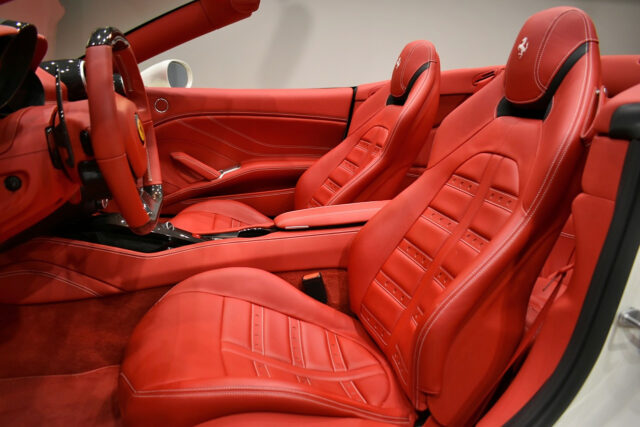 フェラーリ　カリフォルニアT　H29　ビアンコアヴス　赤内装 イメージ9
