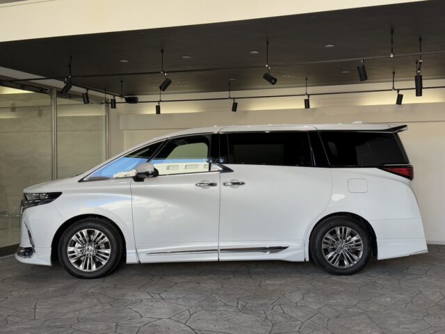 トヨタ アルファードZ 白 新車 イメージ2