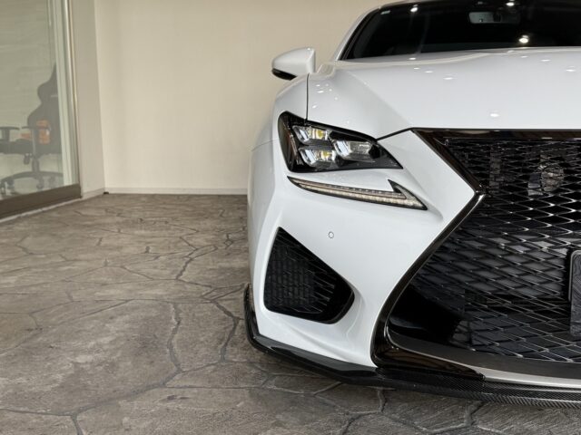 レクサスRCF　ベースグレード　ホワイトノーヴァガラスフレーク イメージ35