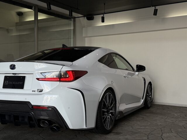 レクサスRCF　ベースグレード　ホワイトノーヴァガラスフレーク イメージ20