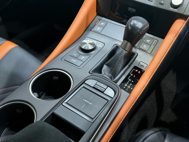 レクサスRCF　ベースグレード　ホワイトノーヴァガラスフレーク イメージ23