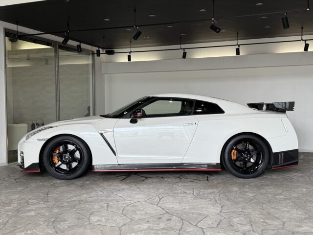 日産 GT-R 白 H28 イメージ2
