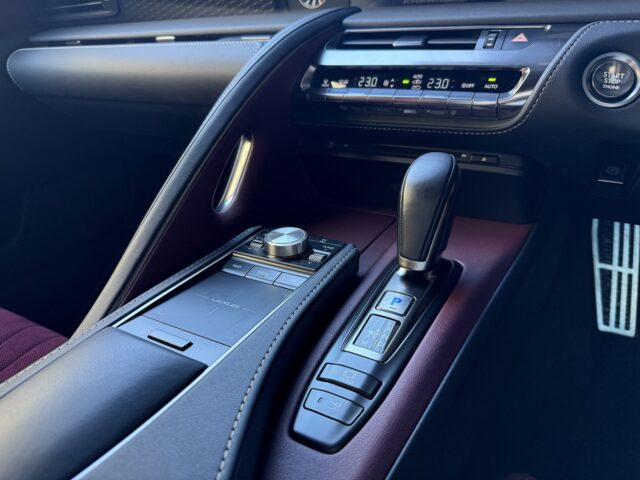 レクサスLC　LC500Sパッケージ　黒 イメージ15