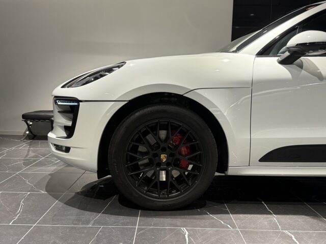 ポルシェ　マカンGTS　白 イメージ4