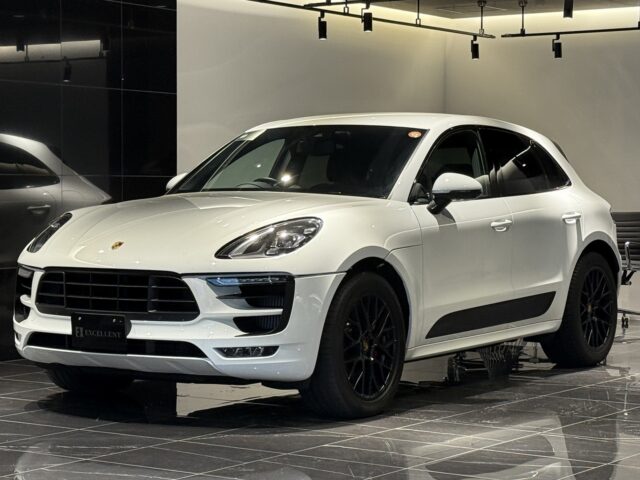 ポルシェ　マカンGTS　白 イメージ1