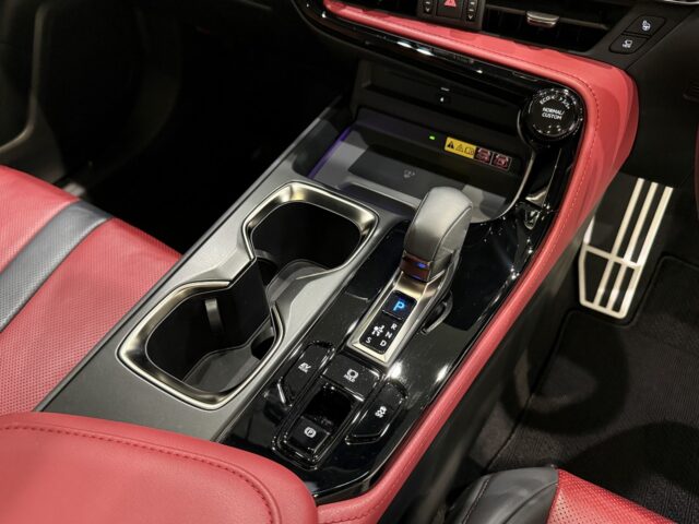 レクサスNX350h Fスポーツ ホワイトノーヴァガラスフレーク R4 イメージ22