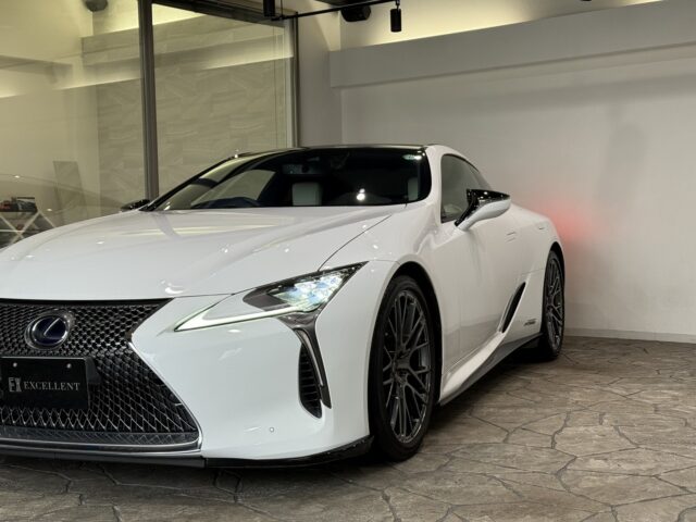 レクサス　LC500ｈ　　ホワLパッケージイトノーヴァガラスフレーク イメージ19