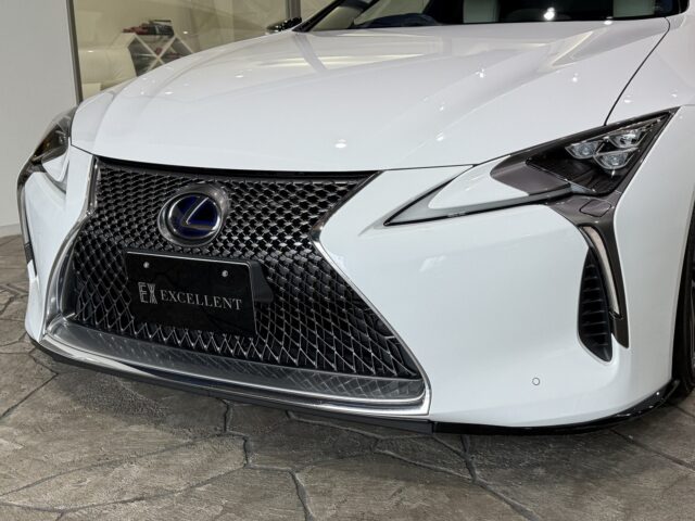 レクサス　LC500ｈ　　ホワLパッケージイトノーヴァガラスフレーク イメージ9