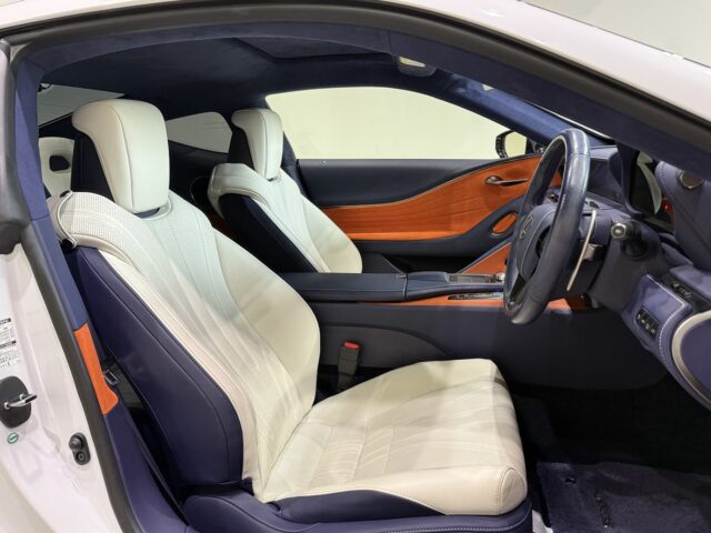 レクサス　LC500ｈ　　ホワLパッケージイトノーヴァガラスフレーク イメージ6