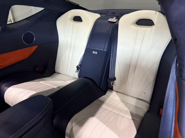 レクサス　LC500ｈ　　ホワLパッケージイトノーヴァガラスフレーク イメージ16