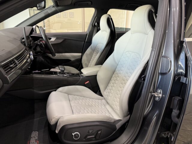 アウディ　RS4アバント　デイトナグレー イメージ7