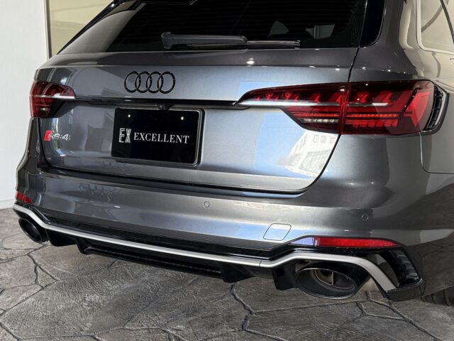 アウディ　RS4アバント　デイトナグレー イメージ18
