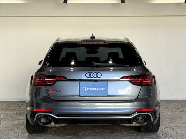 アウディ　RS4アバント　デイトナグレー イメージ10