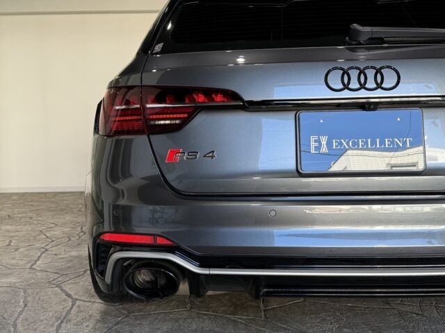 アウディ　RS4アバント　デイトナグレー イメージ25