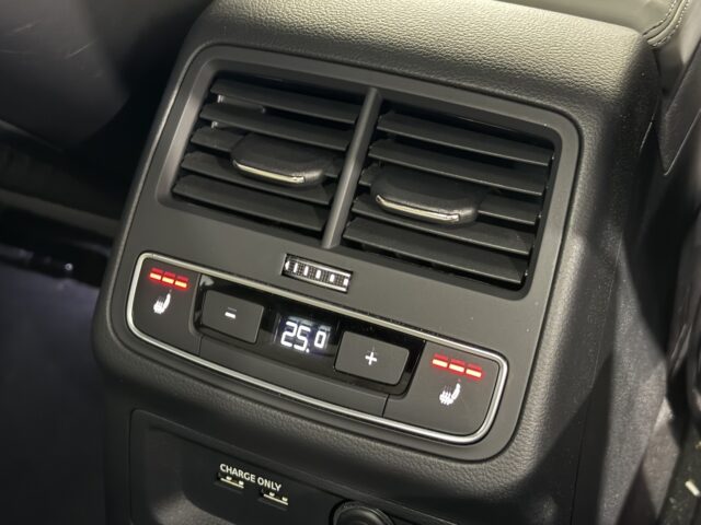 アウディ　RS4アバント　デイトナグレー イメージ34