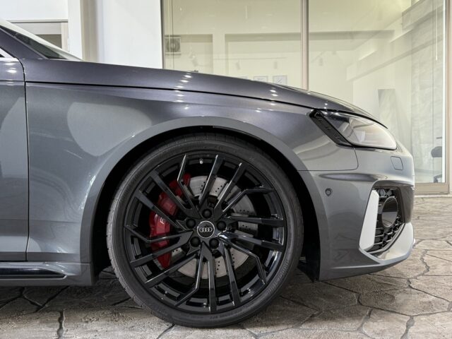 アウディ　RS4アバント　デイトナグレー イメージ4