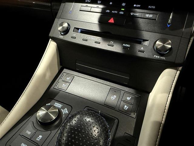 レクサス RCF 黒 カーボンエクステリアパッケージ 白革 OP19AW カーボンインテリア イメージ28