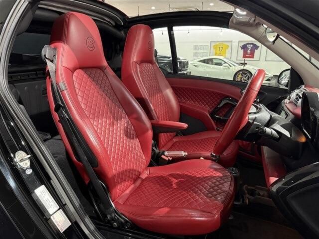 スマート フォーツーカブリオ　ブラバス エクスクルーシブ エディション テーラーメイド　ブラック イメージ8