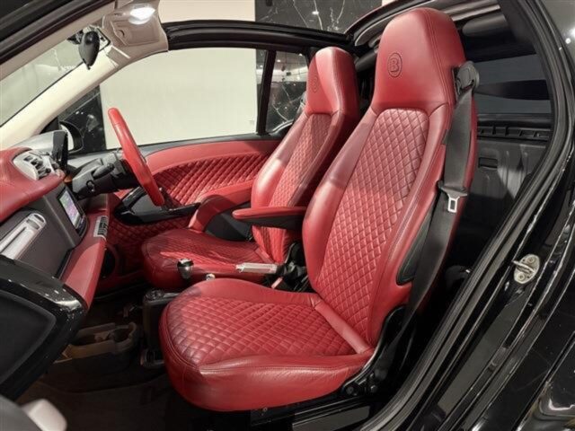 スマート フォーツーカブリオ　ブラバス エクスクルーシブ エディション テーラーメイド　ブラック イメージ10