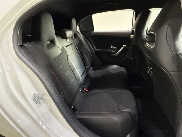 メルセデスベンツA200ｄ　AMGライン　ポーラホワイト イメージ15