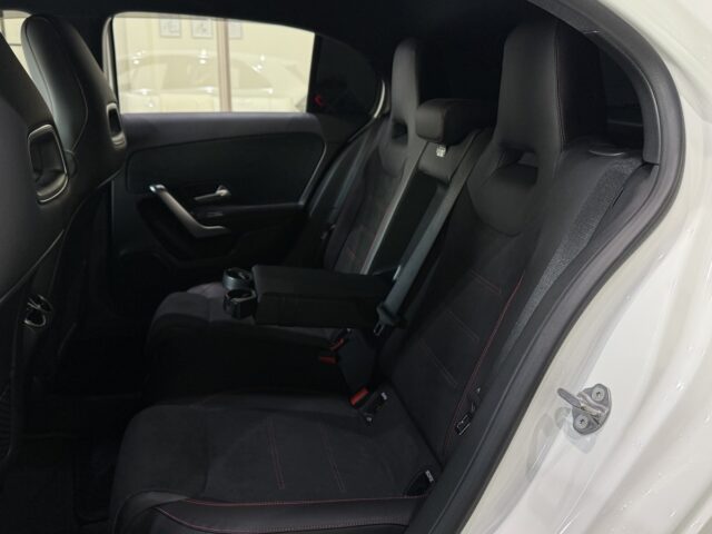 メルセデスベンツA200ｄ　AMGライン　ポーラホワイト イメージ16