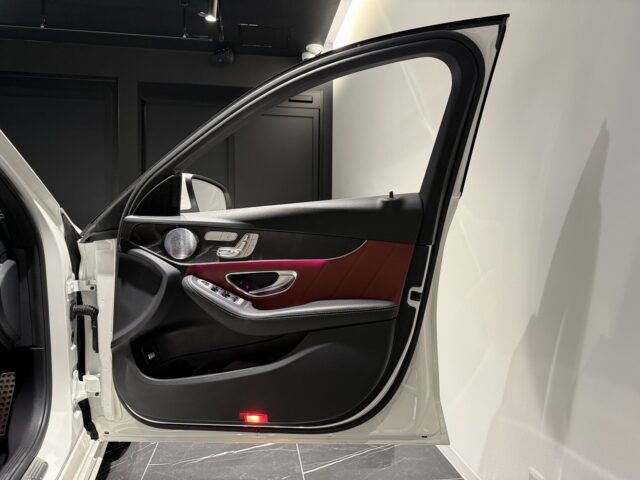 ベンツ　C200　パノラマサンルーフ　赤革 イメージ11