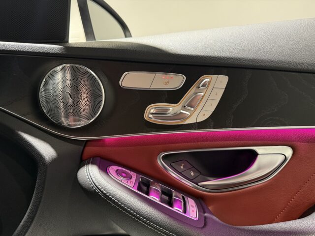 ベンツ　C200　パノラマサンルーフ　赤革 イメージ12