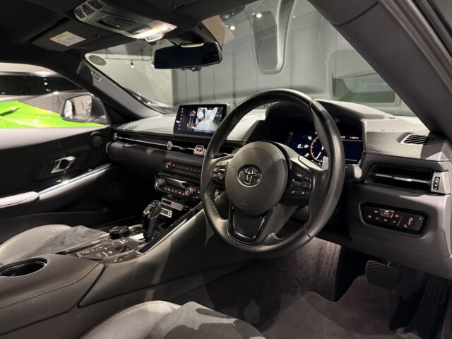 スープラ2.0SZ-R 白 イメージ5