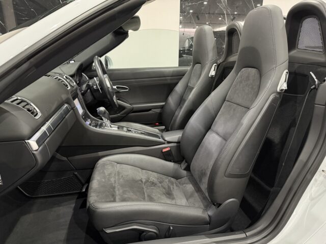 ポルシェ　ボクスター　S　ホワイト　黒幌　黒内装 イメージ8