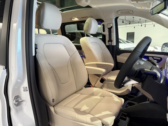 メルセデス　V220d　プラチナスイート イメージ6