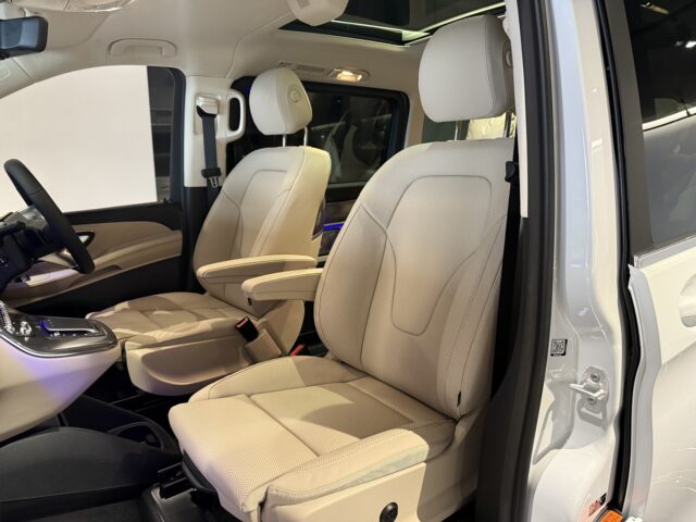 メルセデス　V220d　プラチナスイート イメージ7