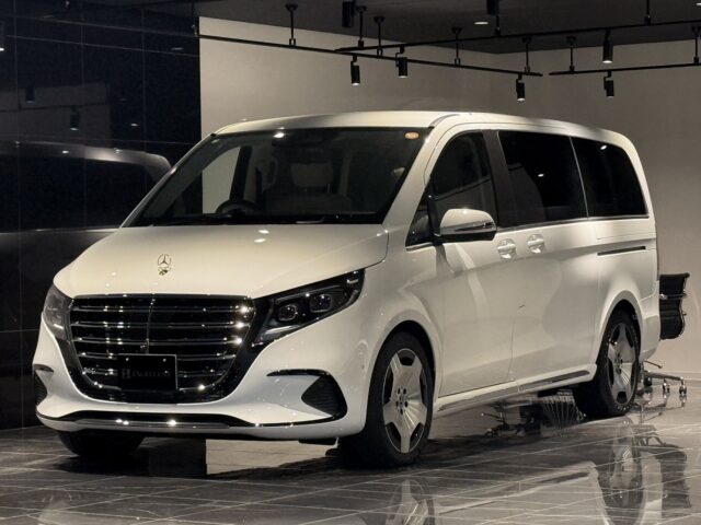 メルセデス　V220d　プラチナスイート イメージ1
