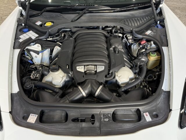 ポルシェ　パナメーラGTS　白　 イメージ40