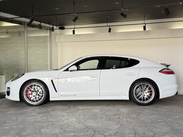 ポルシェ　パナメーラGTS　白　 イメージ2