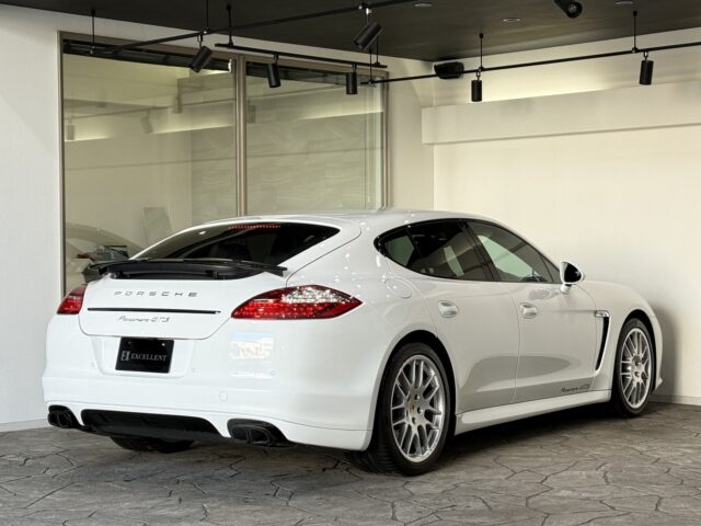 ポルシェ　パナメーラGTS　白　 イメージ3