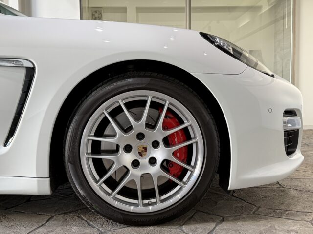 ポルシェ　パナメーラGTS　白　 イメージ4