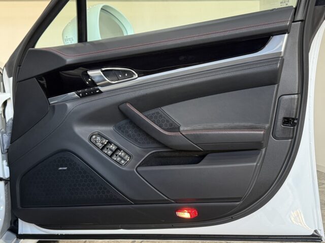 ポルシェ　パナメーラGTS　白　 イメージ31