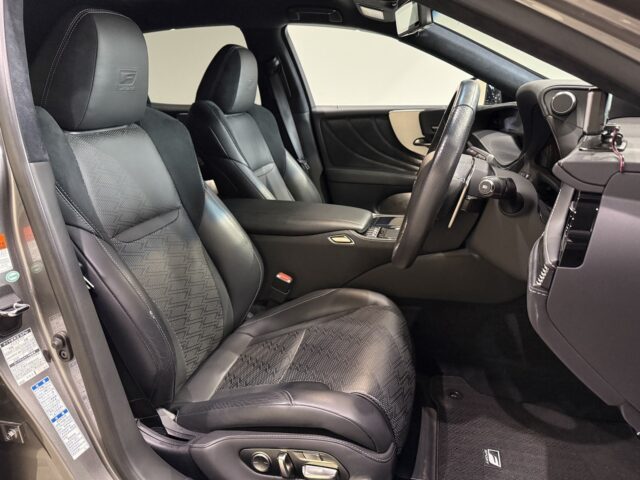 レクサスLS500h　Fスポーツ　マンガンラスター イメージ6