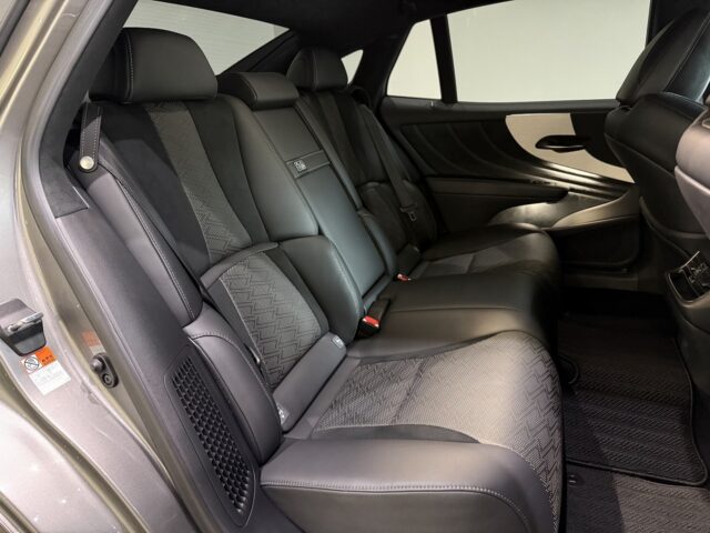 レクサスLS500h　Fスポーツ　マンガンラスター イメージ13