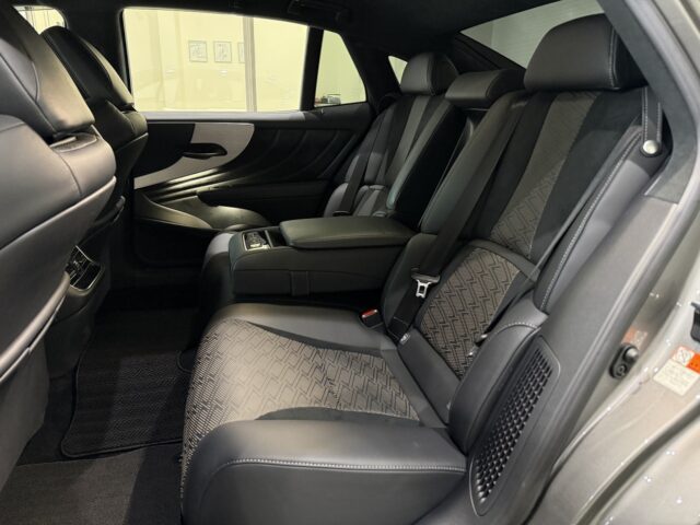 レクサスLS500h　Fスポーツ　マンガンラスター イメージ14