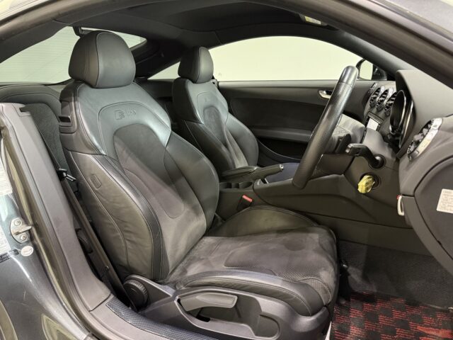 アウディ　TTクーペ　１．８TFSI　Sﾗｲﾝｺﾝﾍﾟﾃｨｼｮﾝ　グレー イメージ6