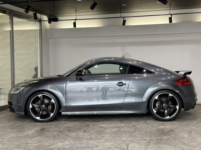 アウディ　TTクーペ　１．８TFSI　Sﾗｲﾝｺﾝﾍﾟﾃｨｼｮﾝ　グレー イメージ2