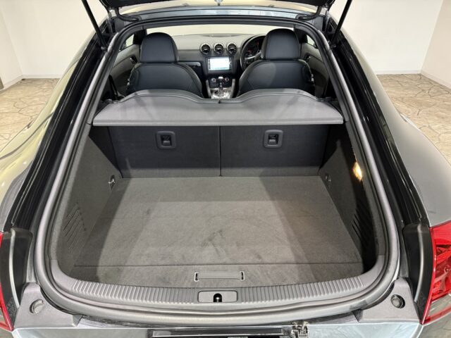 アウディ　TTクーペ　１．８TFSI　Sﾗｲﾝｺﾝﾍﾟﾃｨｼｮﾝ　グレー イメージ16