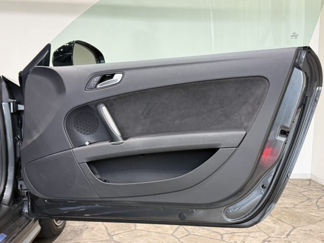 アウディ　TTクーペ　１．８TFSI　Sﾗｲﾝｺﾝﾍﾟﾃｨｼｮﾝ　グレー イメージ25