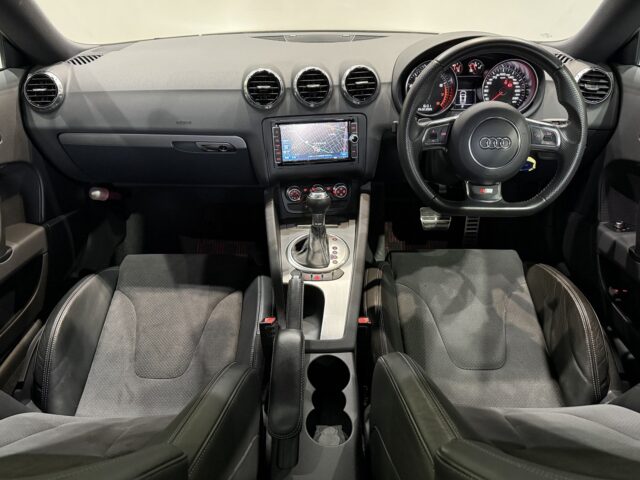 アウディ　TTクーペ　１．８TFSI　Sﾗｲﾝｺﾝﾍﾟﾃｨｼｮﾝ　グレー イメージ5