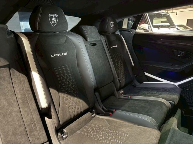 ランボルギーニ　ウルス　ペルフォルマンテ イメージ13