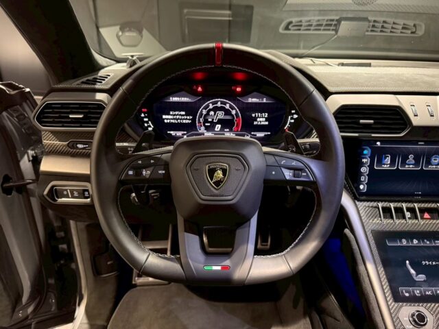 ランボルギーニ　ウルス　ペルフォルマンテ イメージ8
