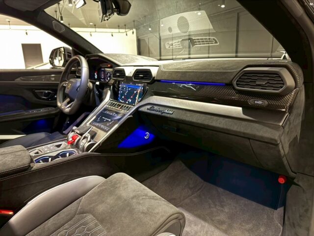 ランボルギーニ　ウルス　ペルフォルマンテ イメージ22