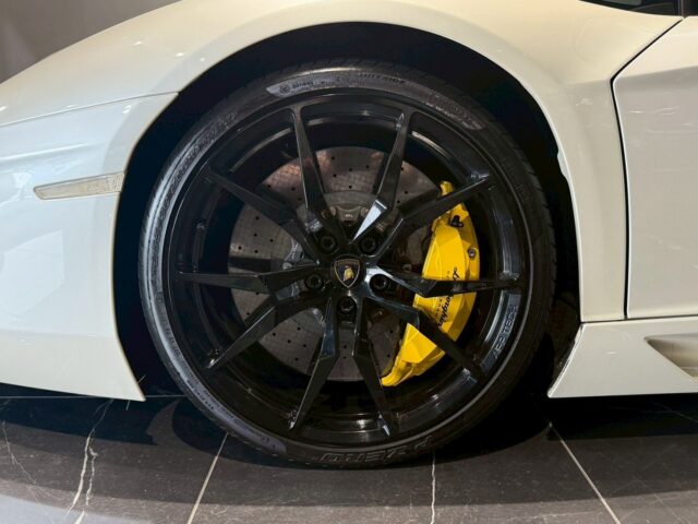 ランボルギーニ　アヴェンタドール イメージ4